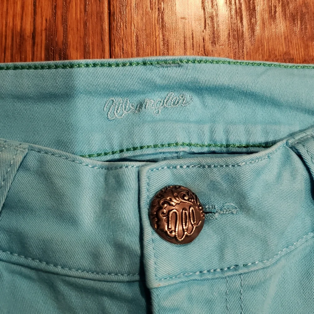 Wrangler Stud Pocket Cut Off Hem Shorts, Aqua - Size 7/8